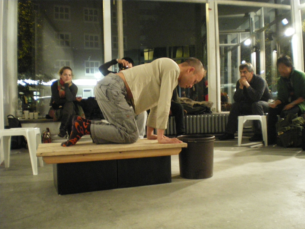 Photographic documentation of RYLLEGA Berlin (Performance by Truong Tan, 19 September 2008)